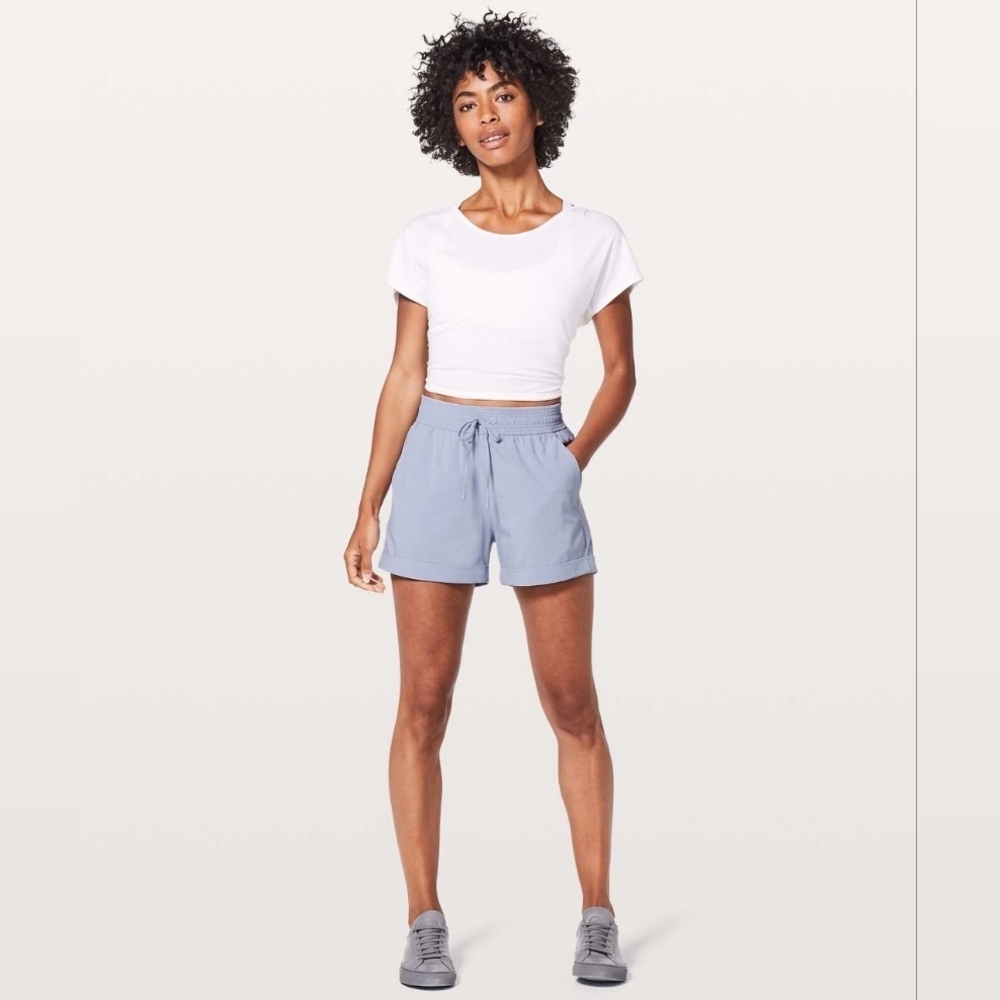 Lululemon Spring Break Away Short *4-way Stretch 3" size 8 in EUC - Picture 2 of 11